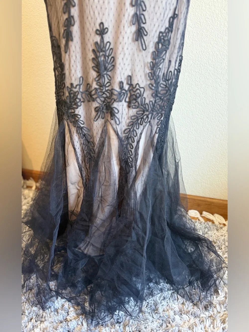 Cachet Embroidered Tulle Mermaid Gown-Size 8-NWOT - Picture 7 of 16